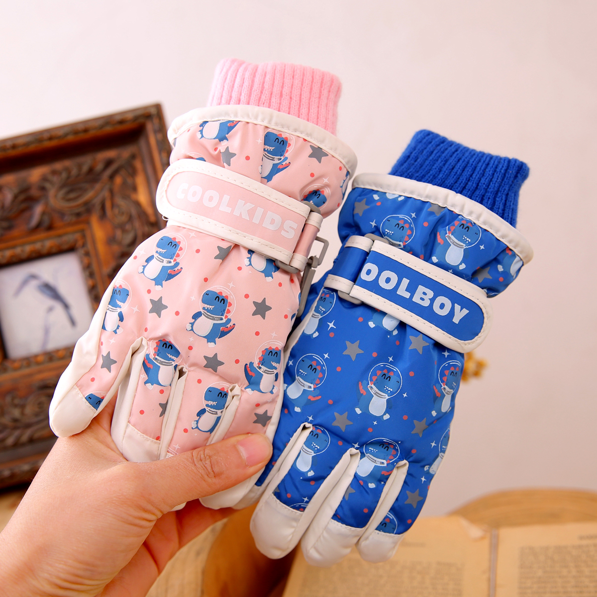 儿童滑雪手套男童防水玩雪专用加厚防风防寒3岁5宝宝小孩冬季保暖
