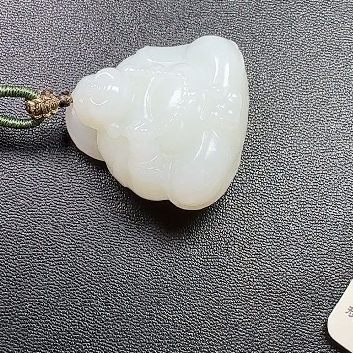 泽***8和田玉未镶嵌挂件