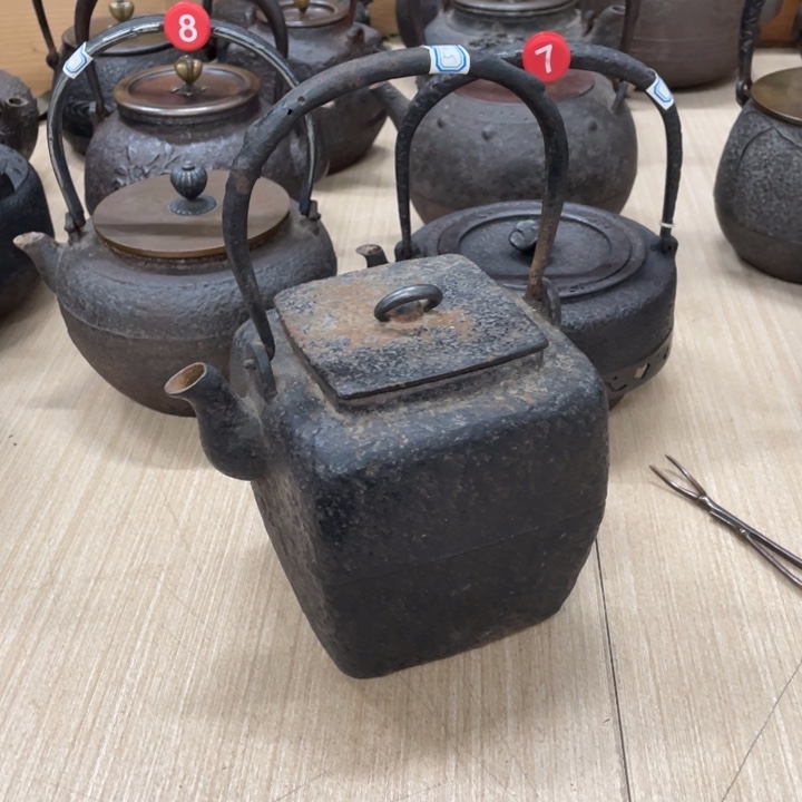 藏六造四方角形壶