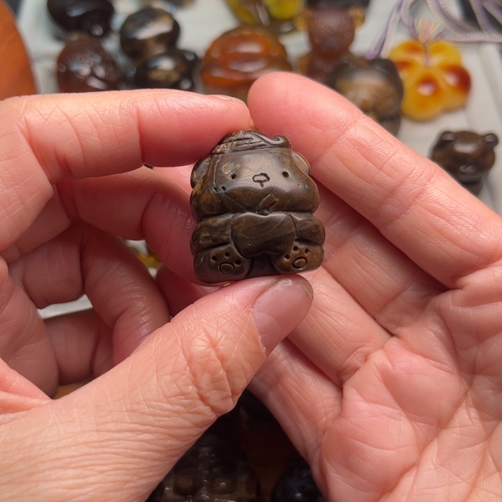 琥珀未镶嵌颈饰根珀