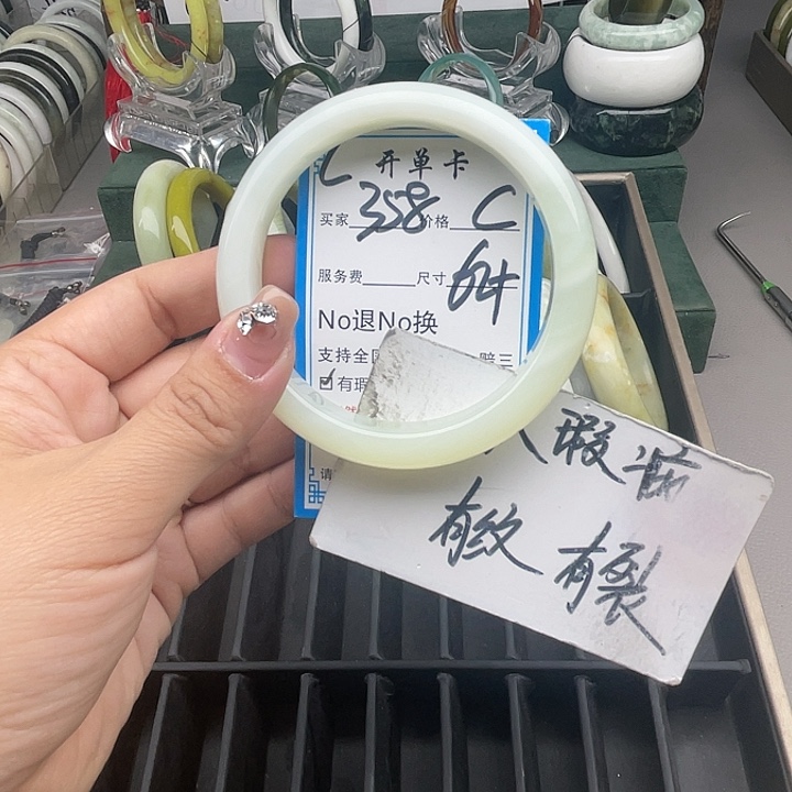 蛇纹石玉未镶嵌手镯