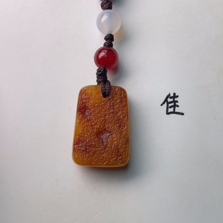 未镶嵌琥珀珠宝奇石