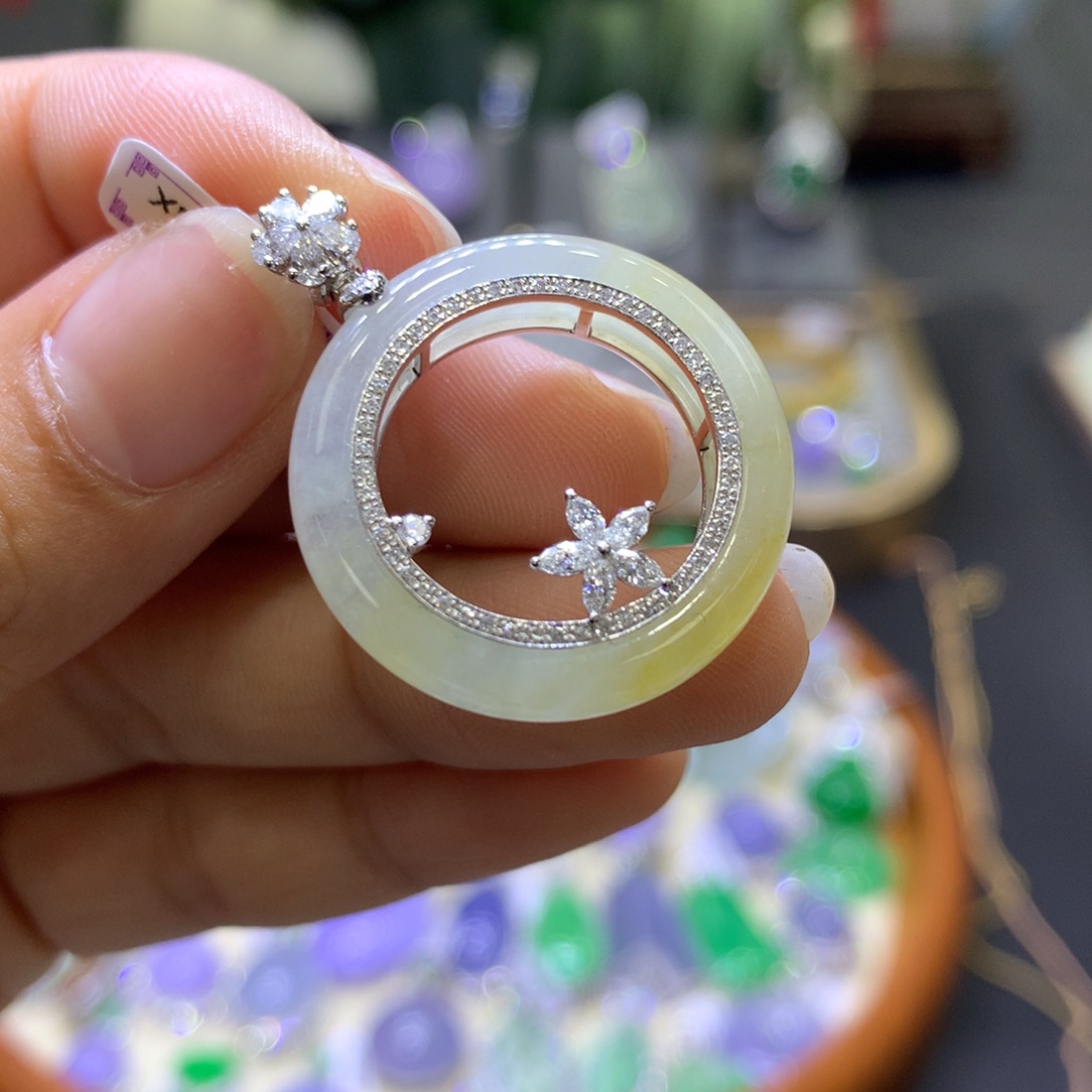 翡翠18K金镶嵌颈饰翡翠吊坠项链