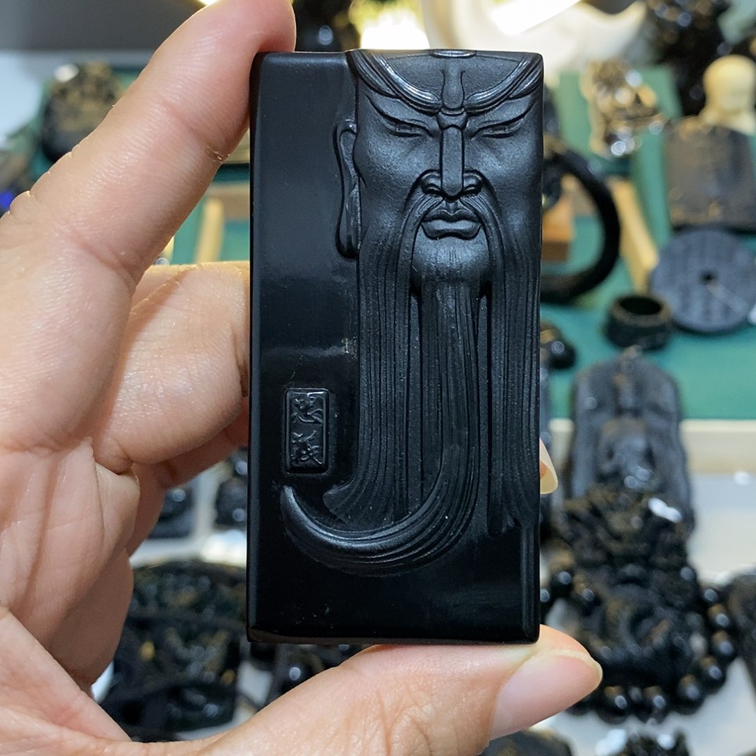 蛇纹石玉颈饰未镶嵌烟**手