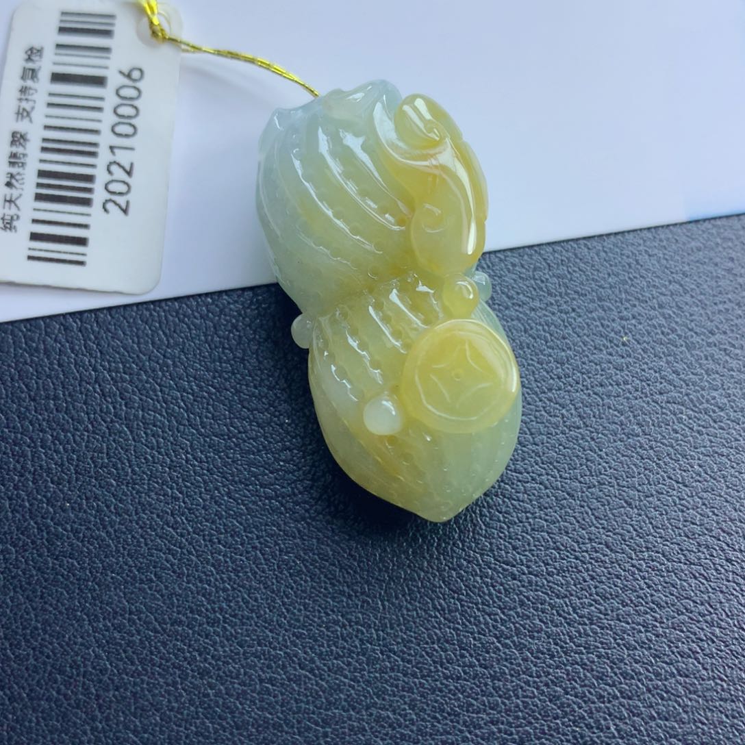 翡翠颈饰未镶嵌花生