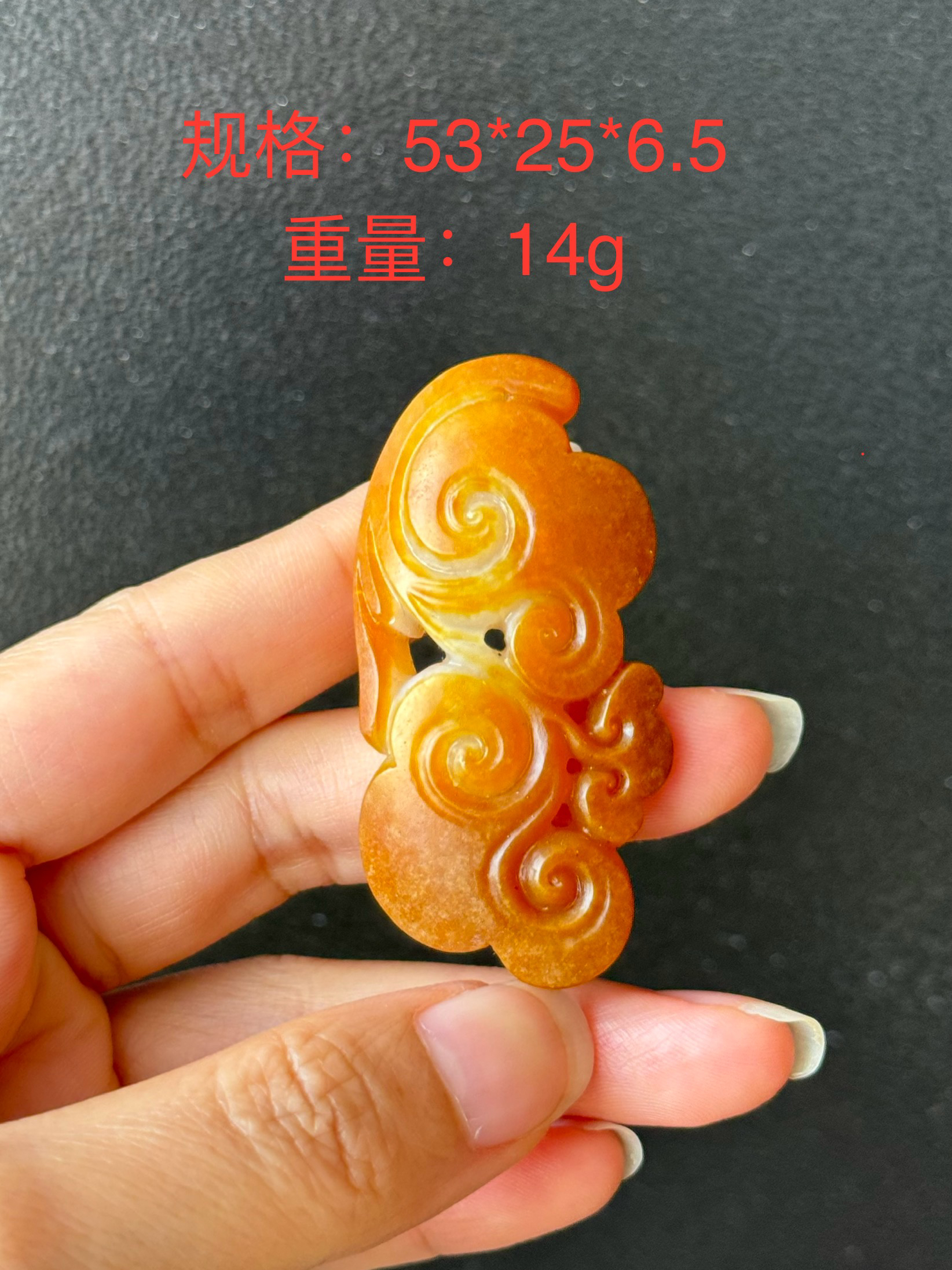 新疆黄沁熟皮手工雕如意和田玉吊坠