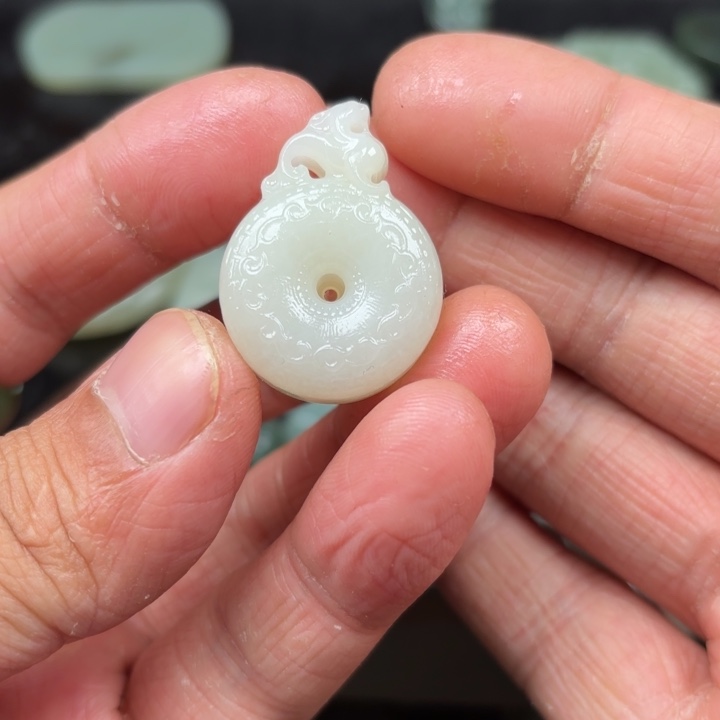 和田玉吊坠未镶嵌