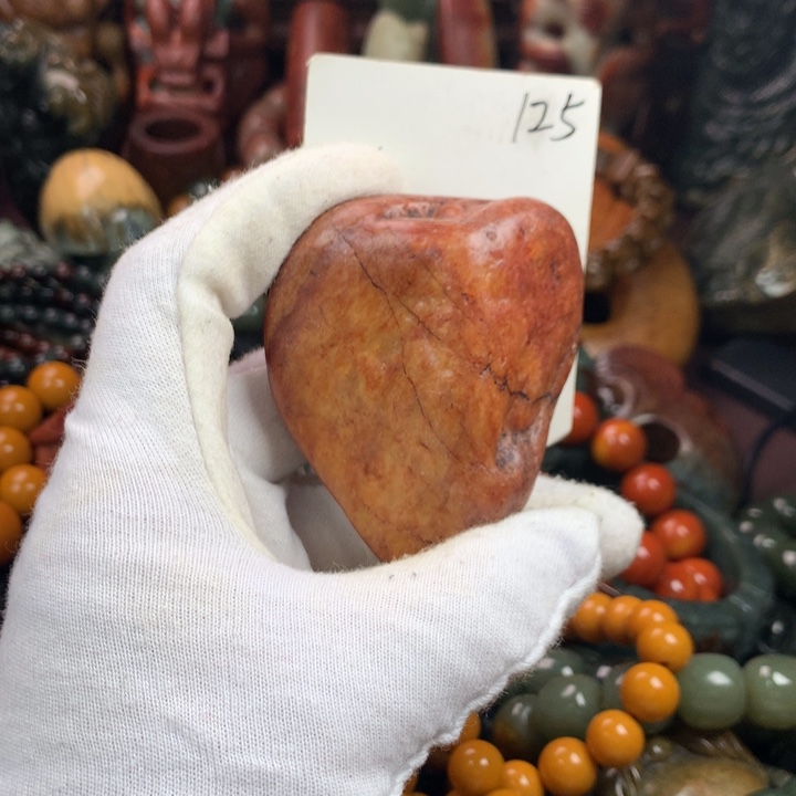 透闪石质玉未镶嵌珠宝奇石