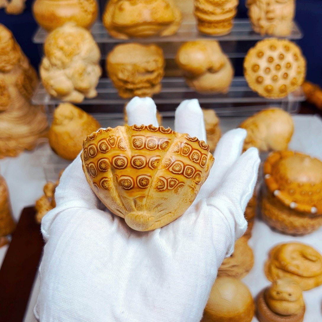 大****竹雕竹雕莲蓬。         