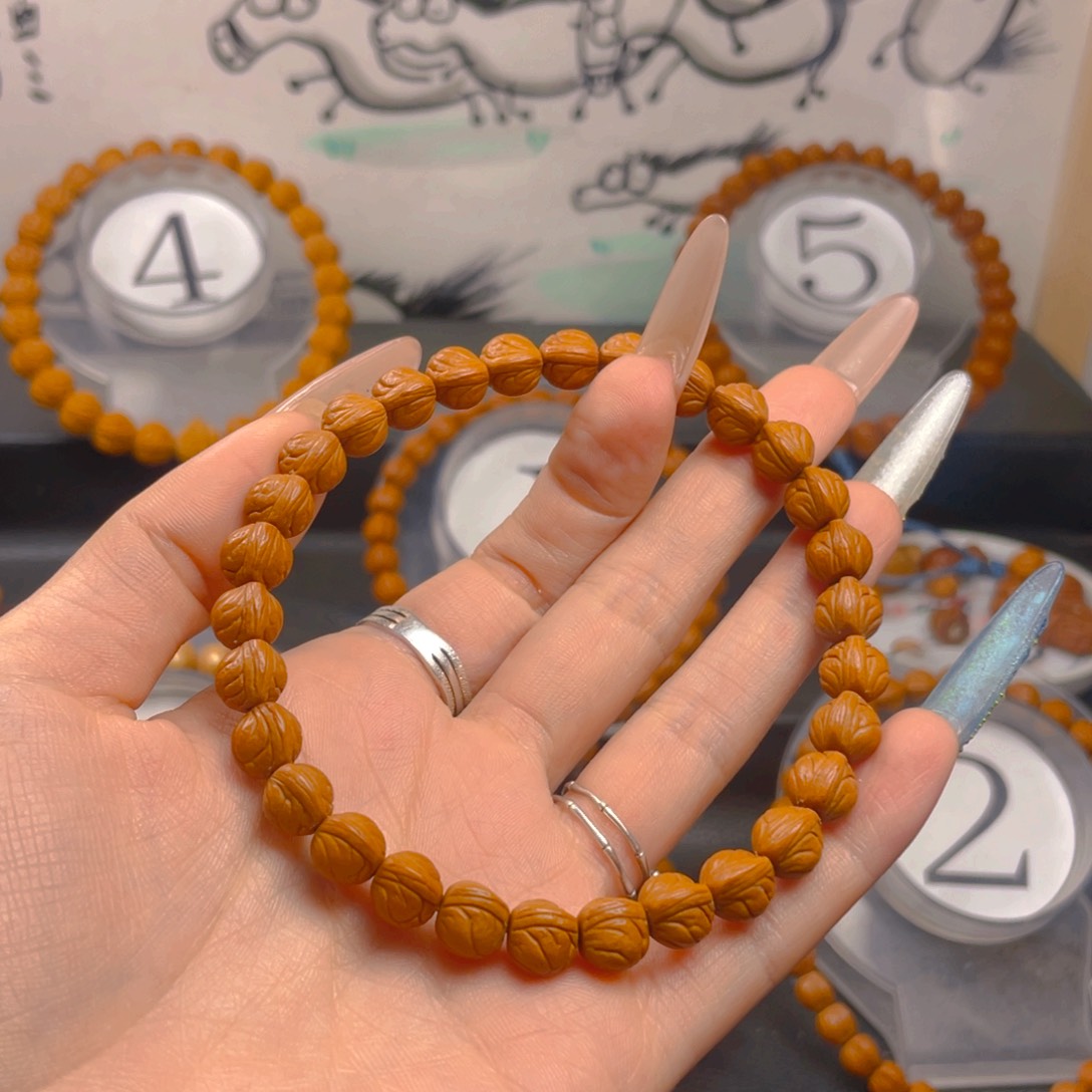 吊坠桃核0.8888888888888