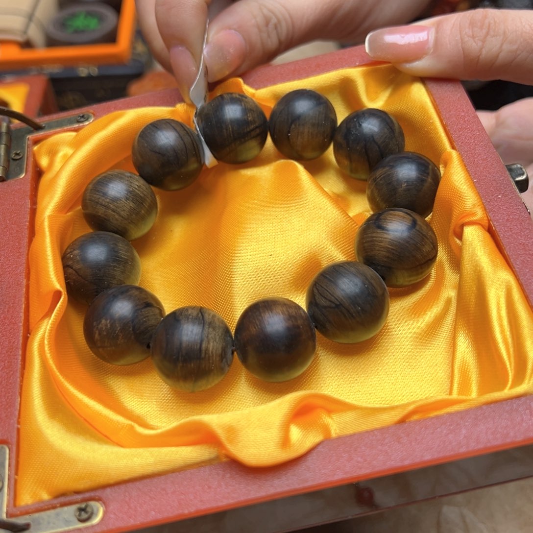 大叶紫檀（黑酸枝木类）