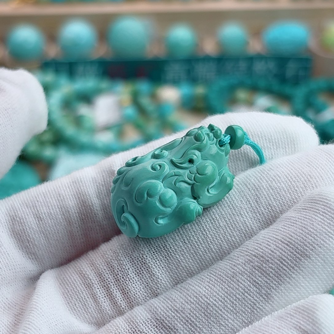 绿松石未镶嵌珠宝奇石