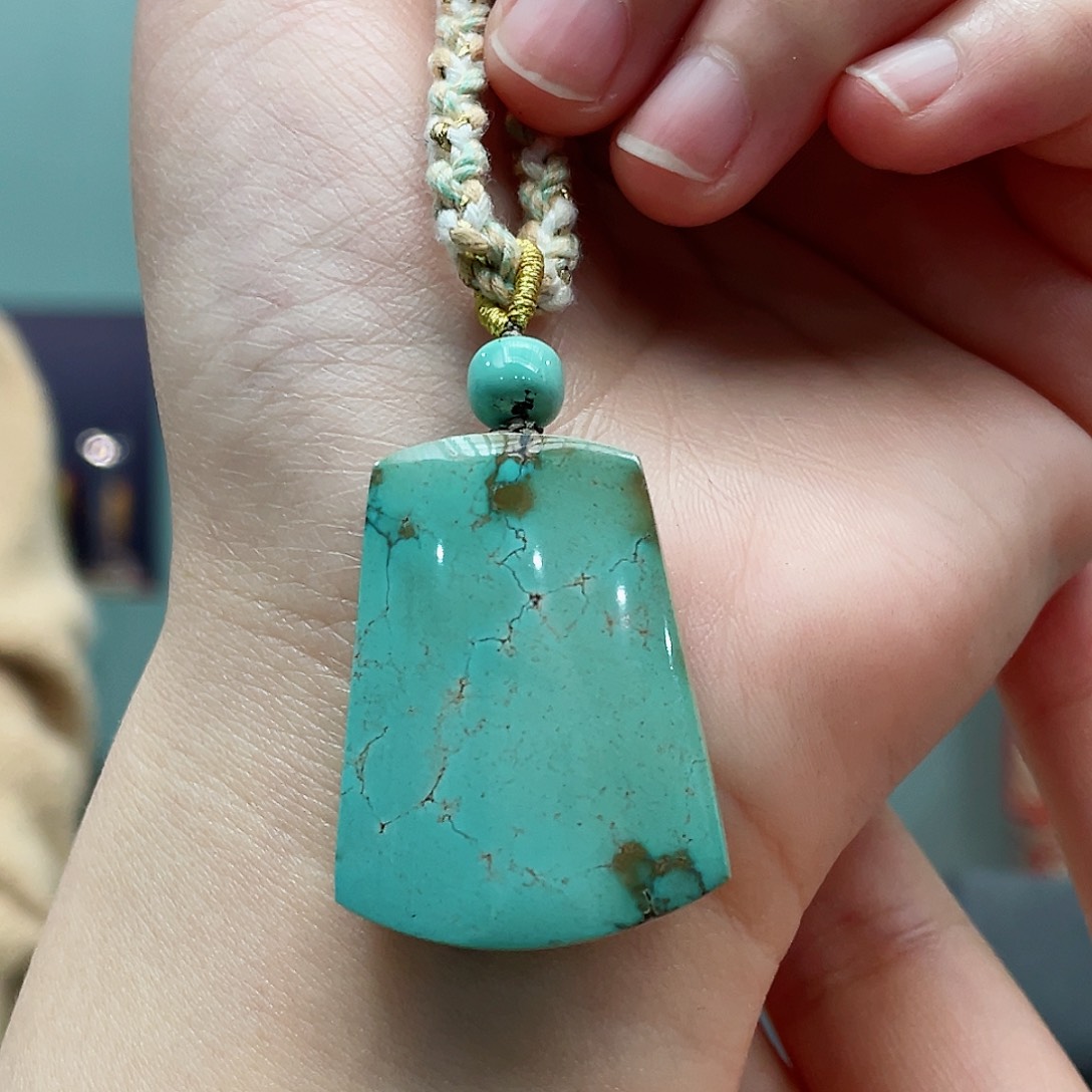 绿松石颈饰未镶嵌