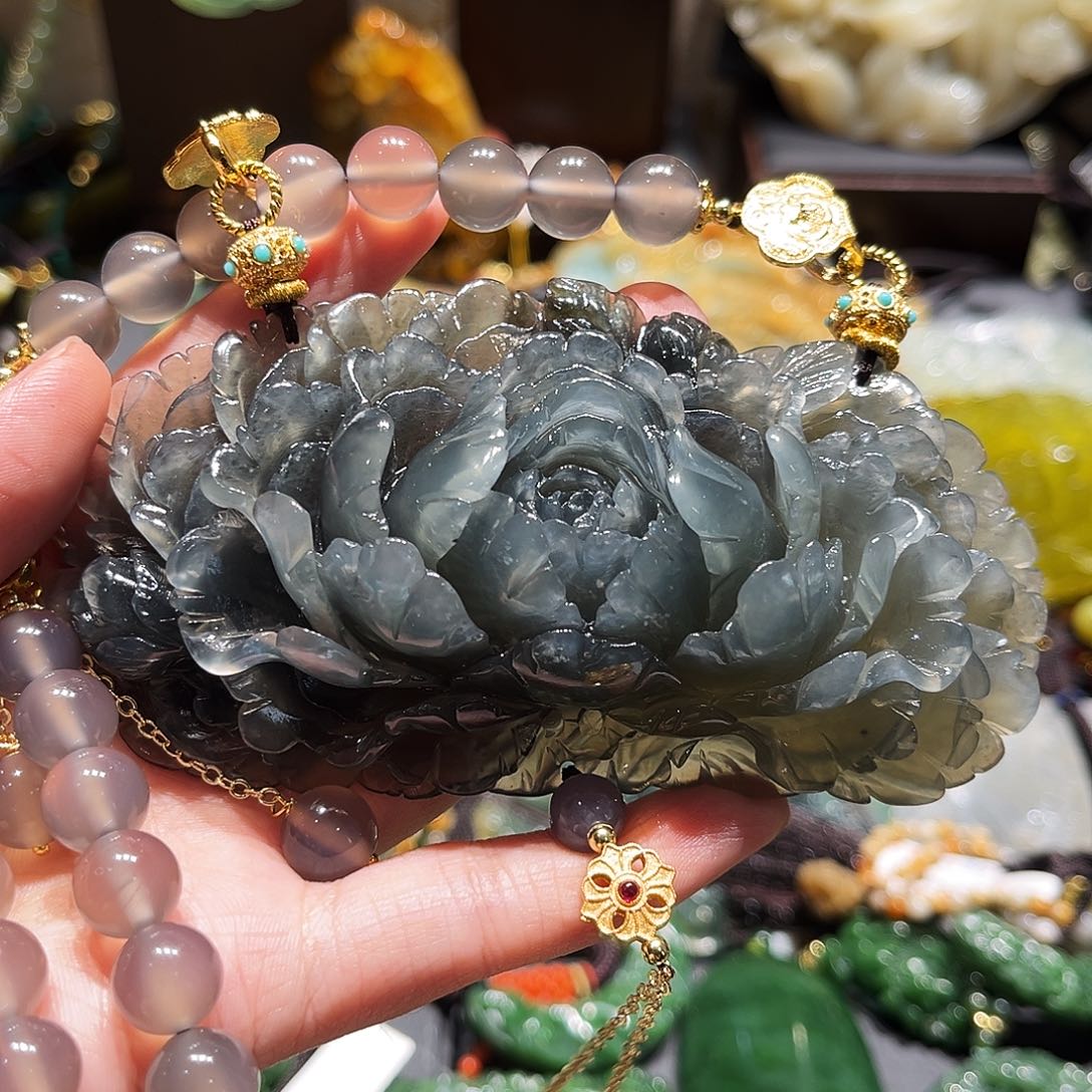 未镶嵌岫玉毛衣链释*岁