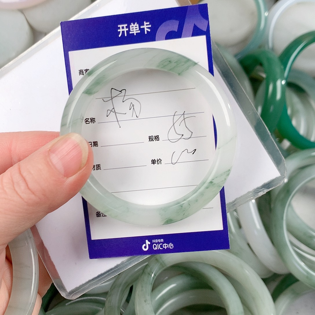 石英质玉手镯未镶嵌杨