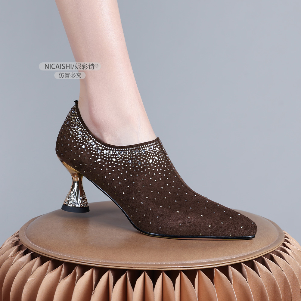 2026年新款欧美水钻尖头粗跟鞋深口单鞋女配裙子百搭中跟女鞋6051