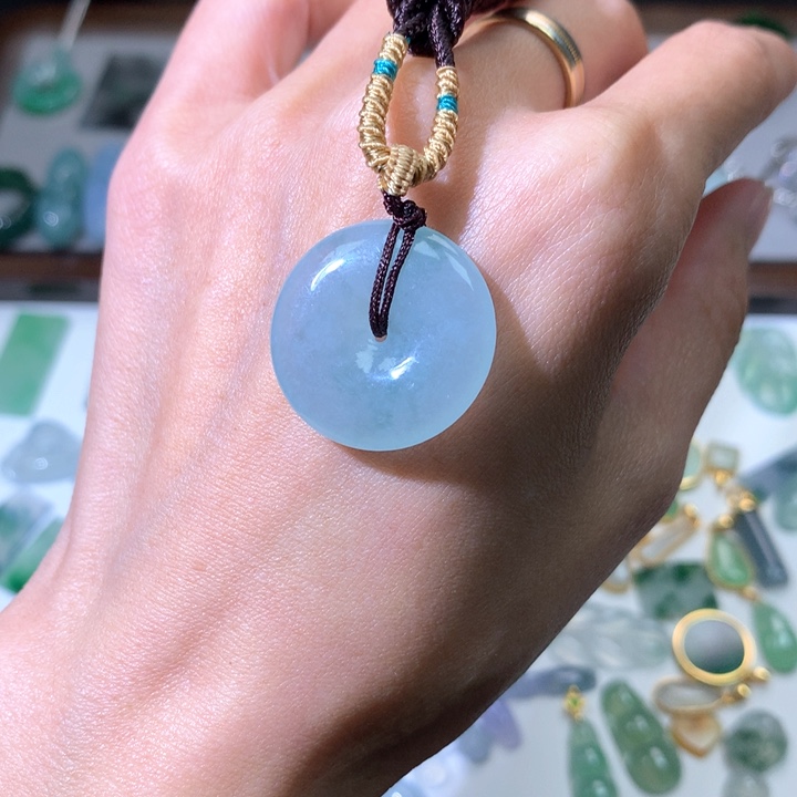 翡翠颈饰未镶嵌平安扣