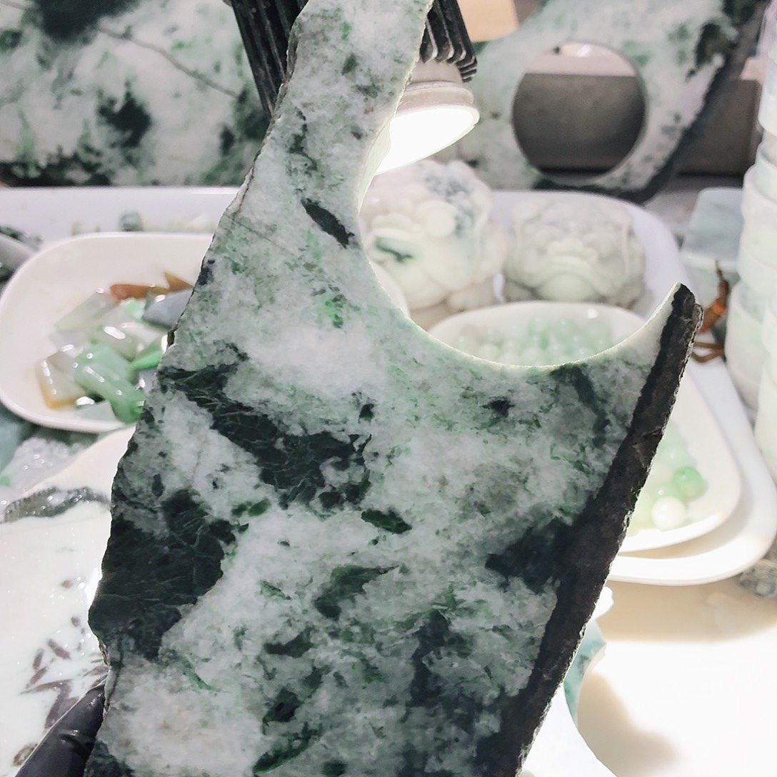 翡翠未镶嵌颈饰边角料