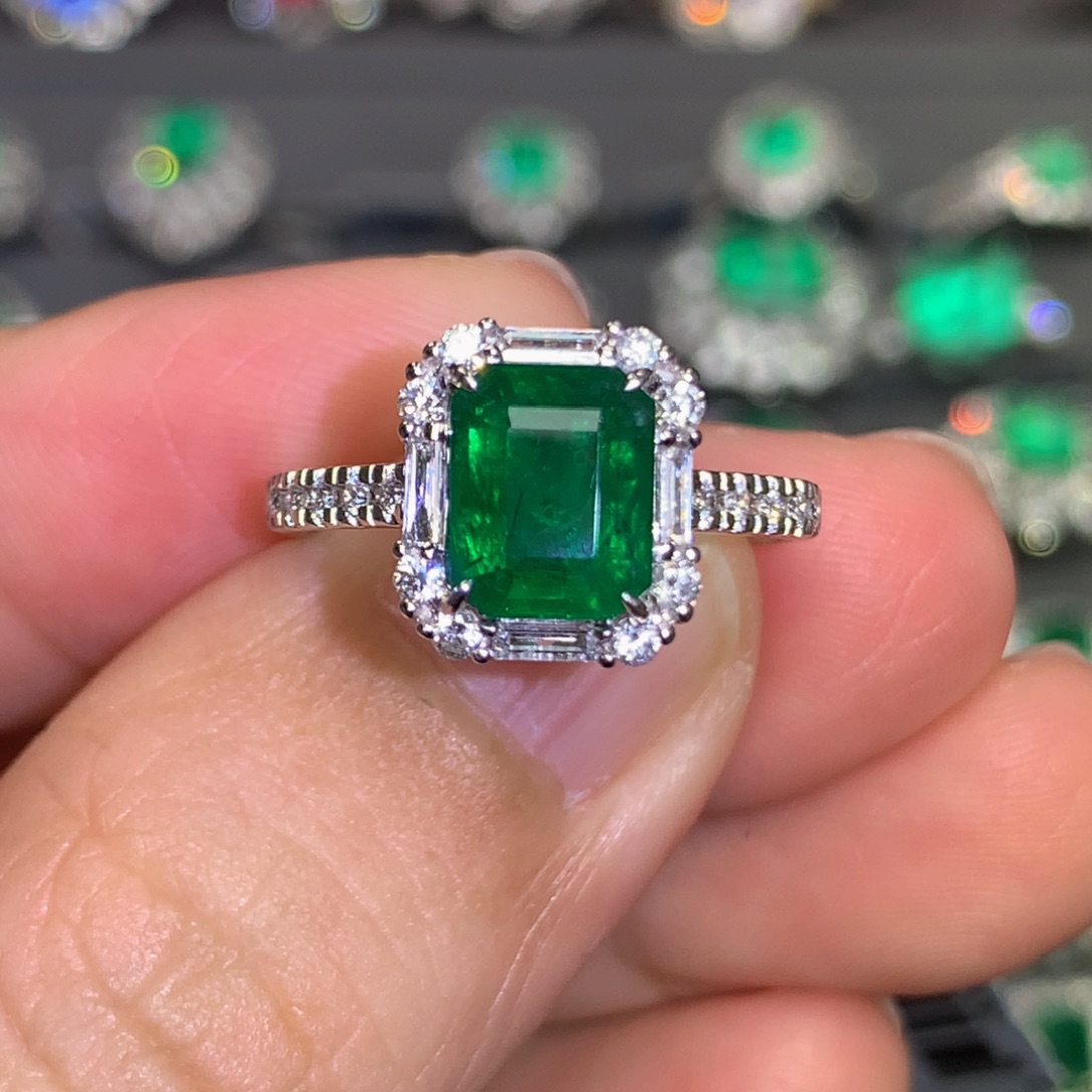 祖母绿戒指18K金镶嵌2.02