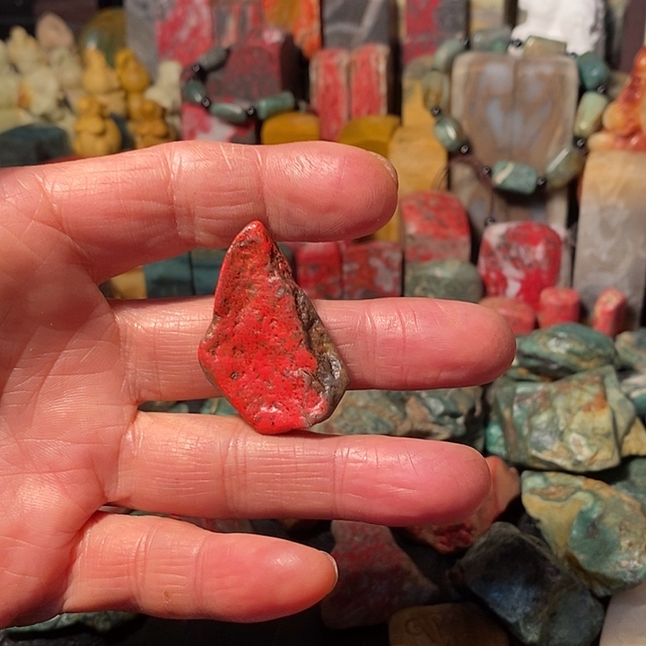 昌化鸡血石小吊坠血