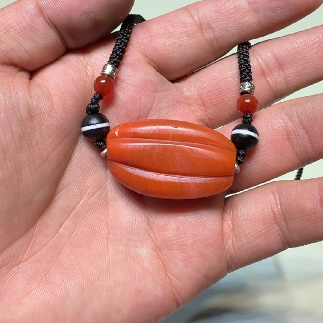 南红玛瑙颈饰未镶嵌