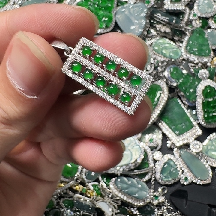 翡翠未镶嵌颈饰天然A货翡翠放漏