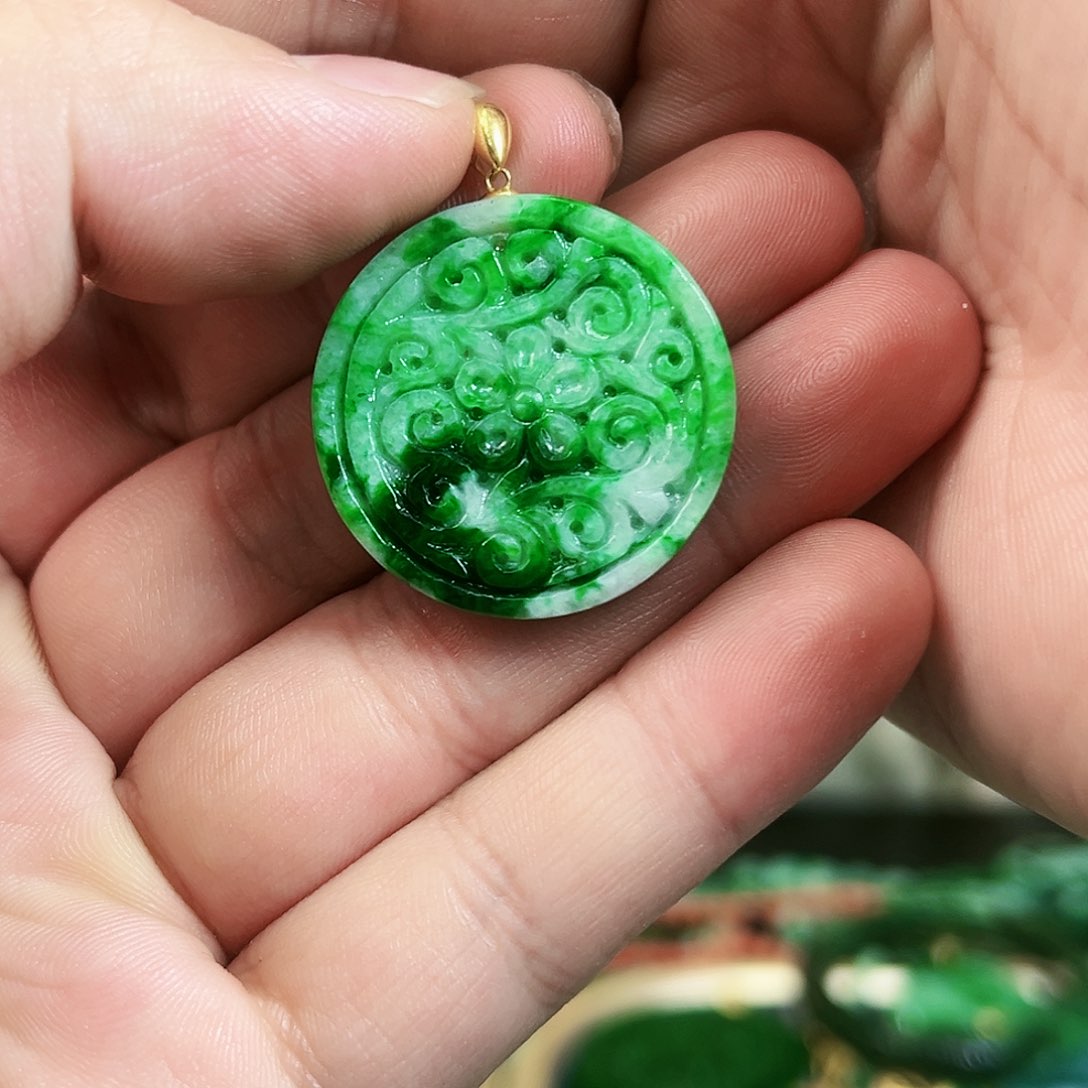 翡翠颈饰18K金镶嵌吊坠