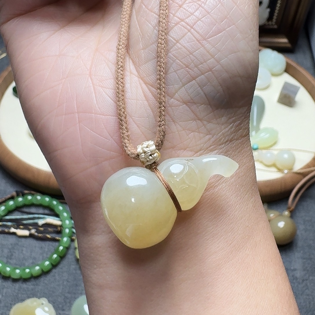 芜***玲花岗石非金属糖白葫芦吊坠