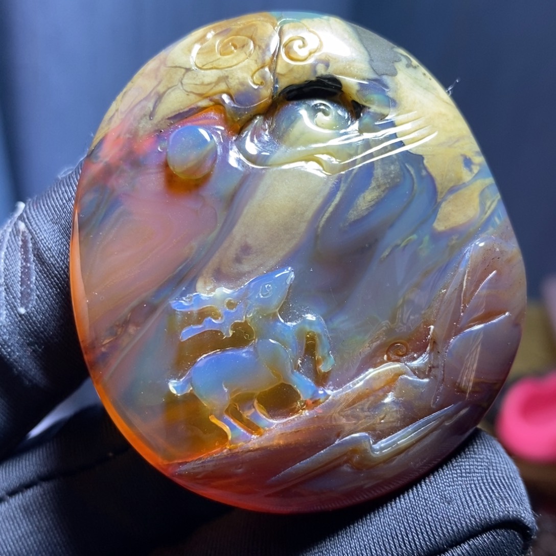 琥珀未镶嵌裸石……