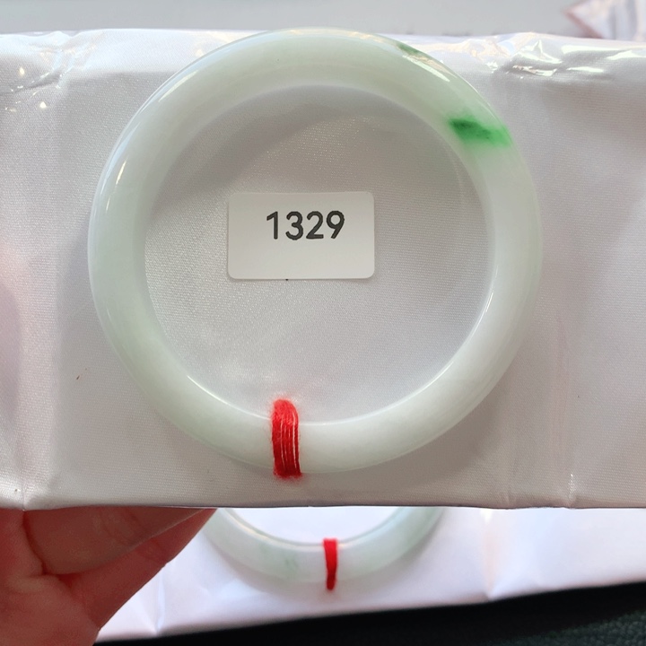 翡翠手镯未镶嵌天然翡翠手镯