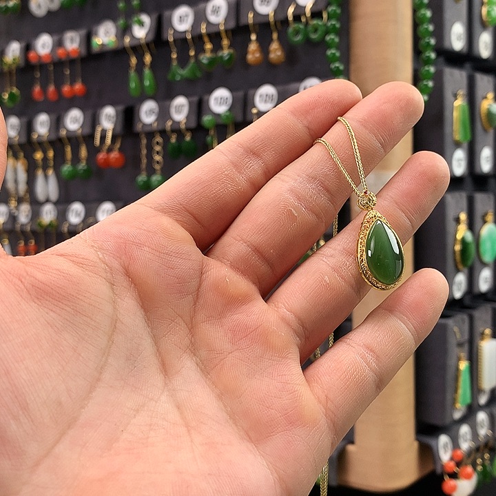 和田玉颈饰18K金镶嵌