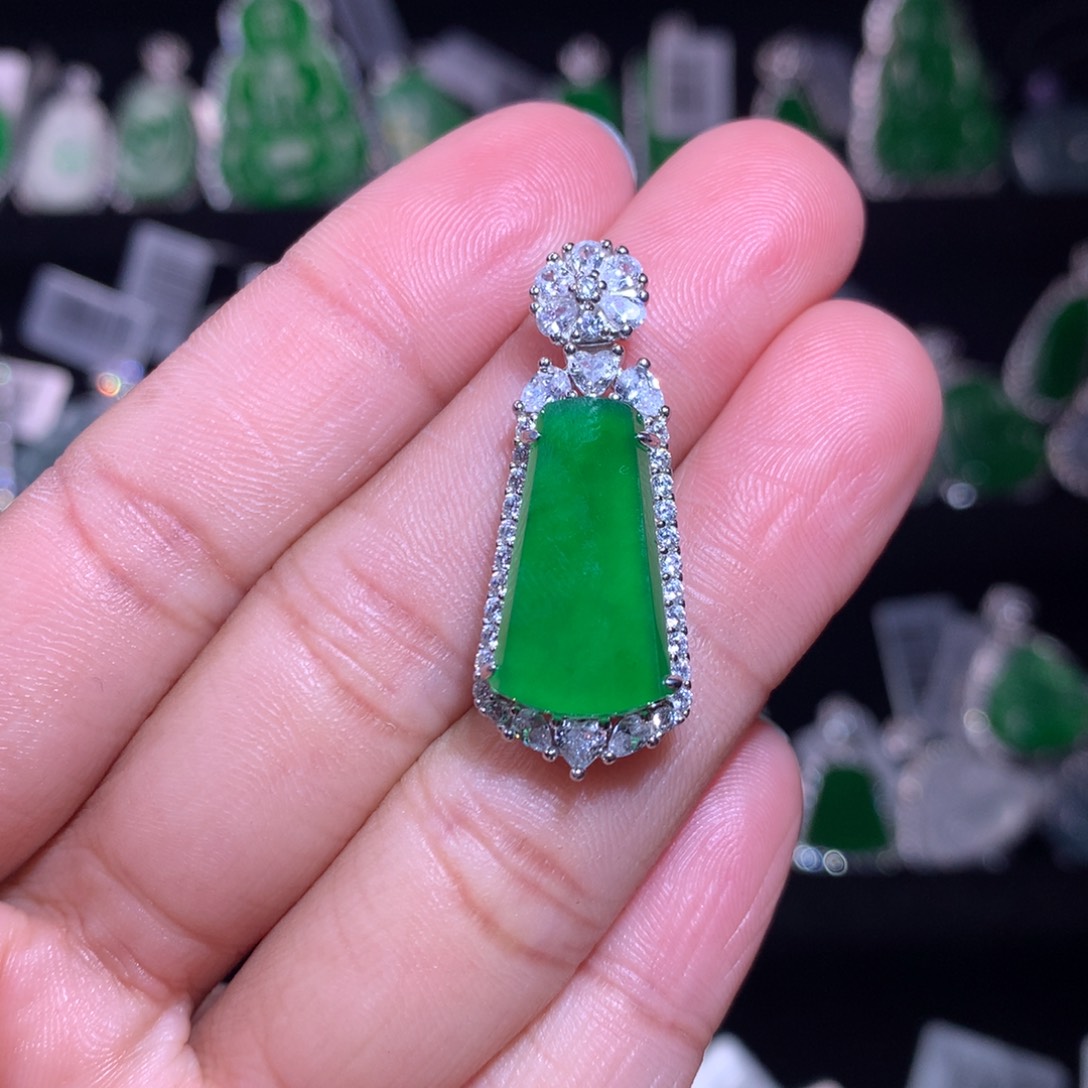 【闪购商品】颈饰银S925镶嵌翡翠