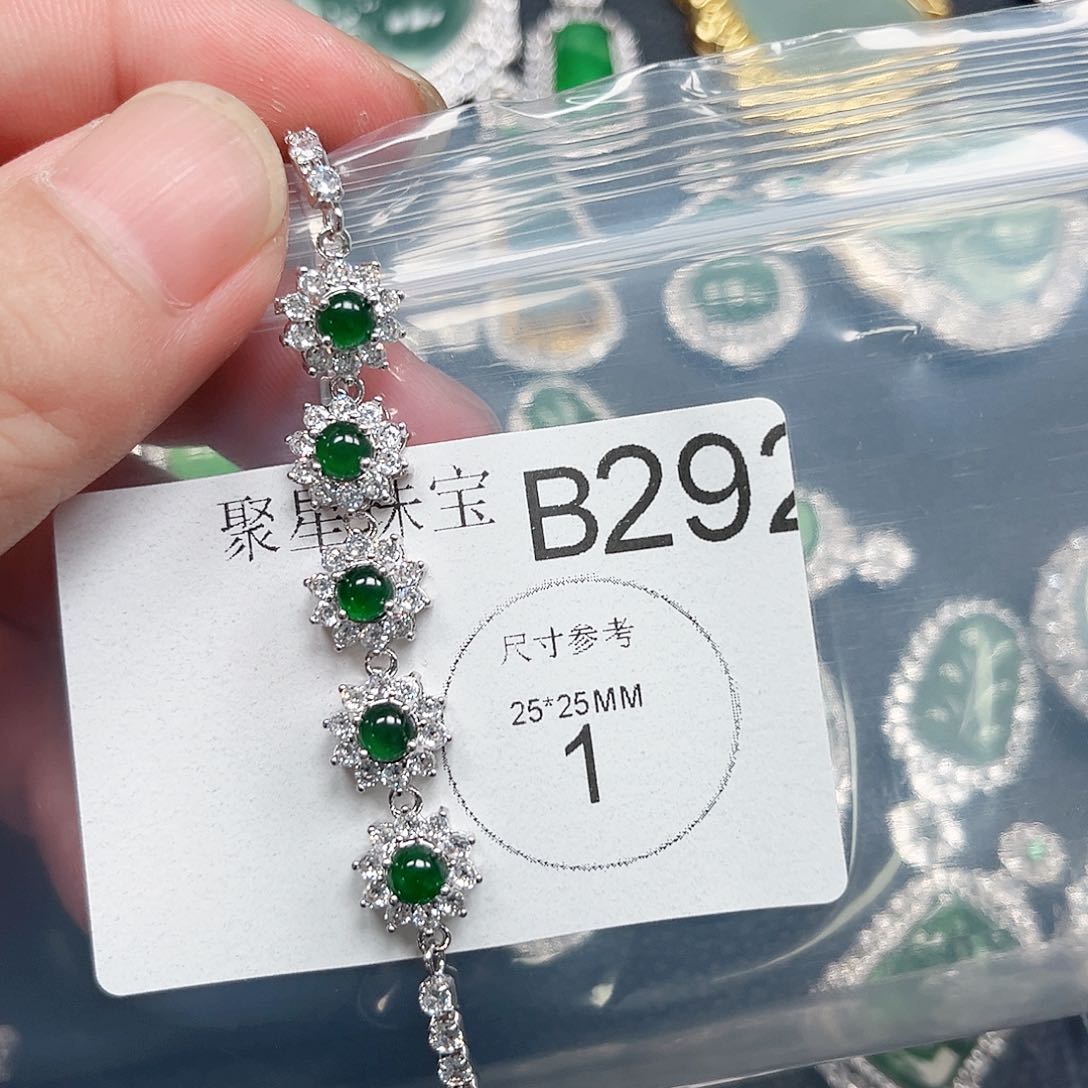 翡翠颈饰未镶嵌翡翠292