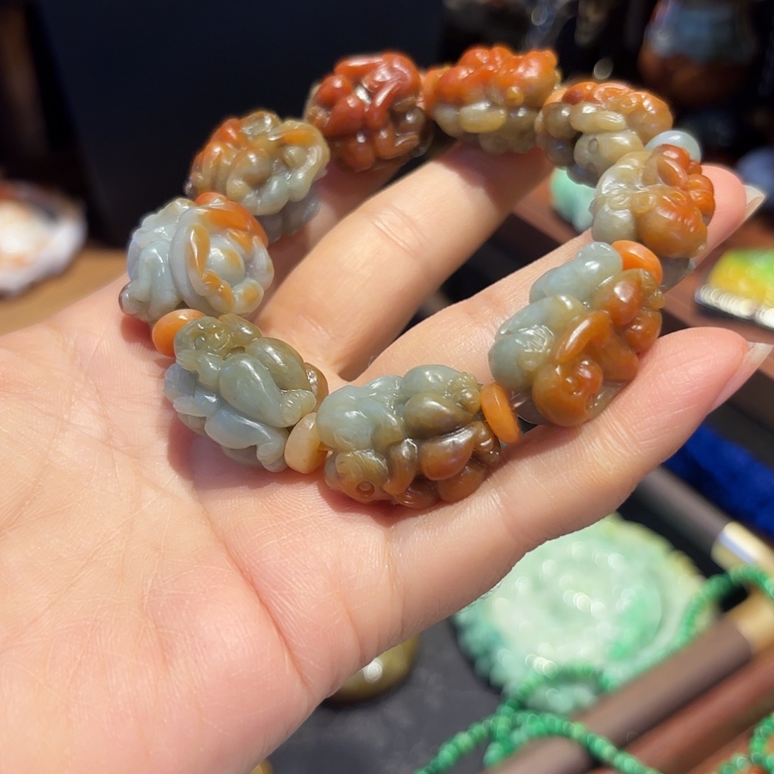 颈饰未镶嵌翡翠你