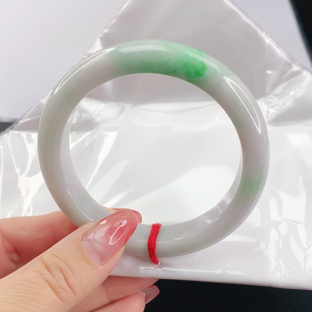 翡翠手镯未镶嵌翡翠126