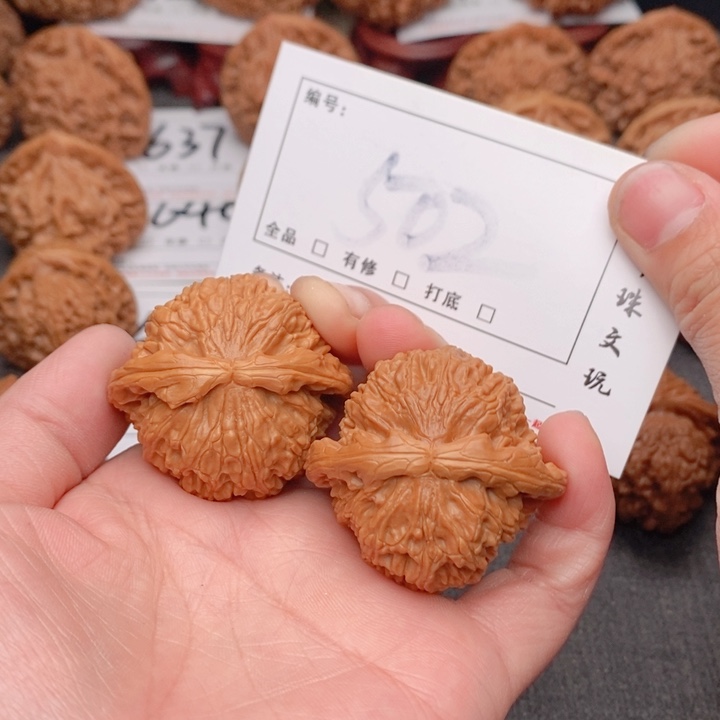 文玩核桃吊坠42白狮子502