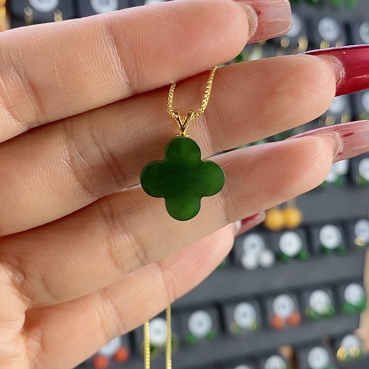 和田玉吊坠(赠链)18K金镶嵌