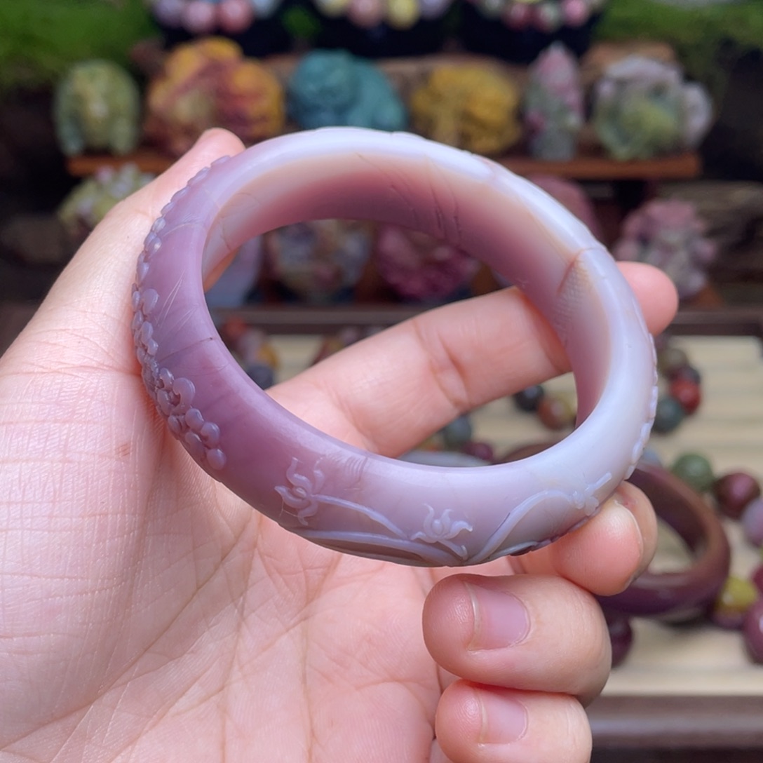 顺***然玛瑙/玉髓未镶嵌手串盐源玛瑙梅兰竹菊手镯