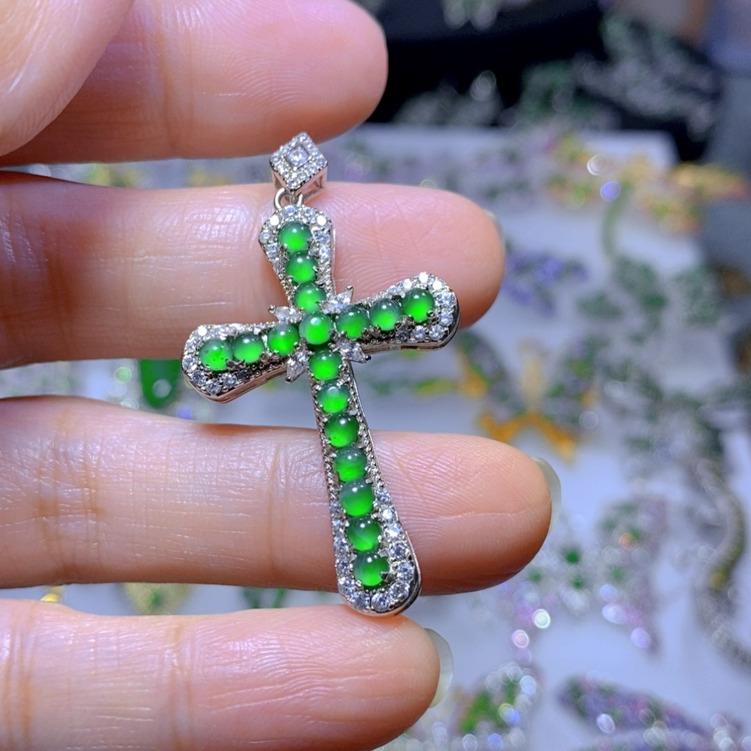 翡翠颈饰银S925镶嵌天然翡翠