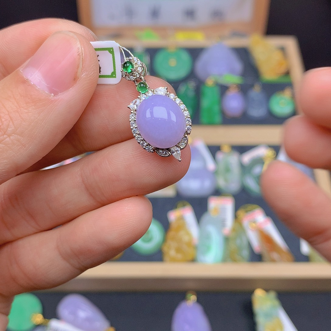 翡翠颈饰未镶嵌翡翠