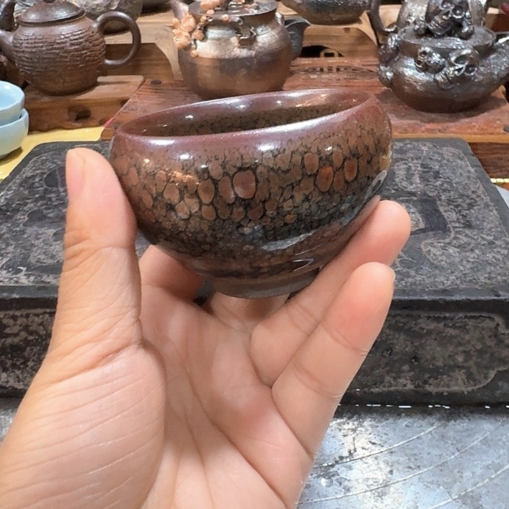 主人杯一个，瓷。。品茗