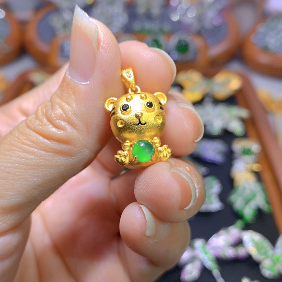 翡翠颈饰银S925镶嵌天然翡翠