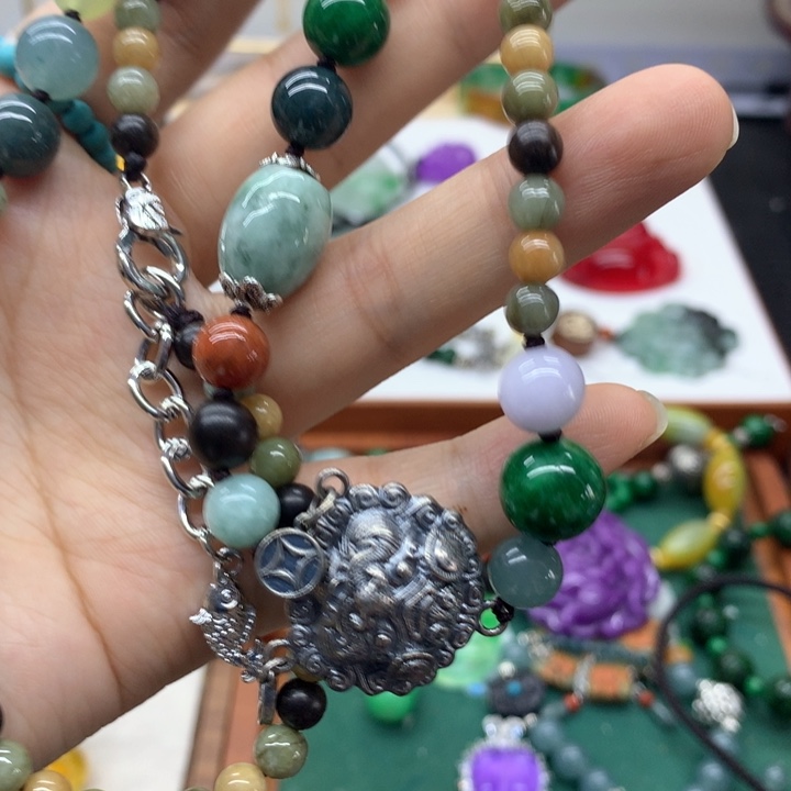 颈饰未镶嵌翡翠吊坠