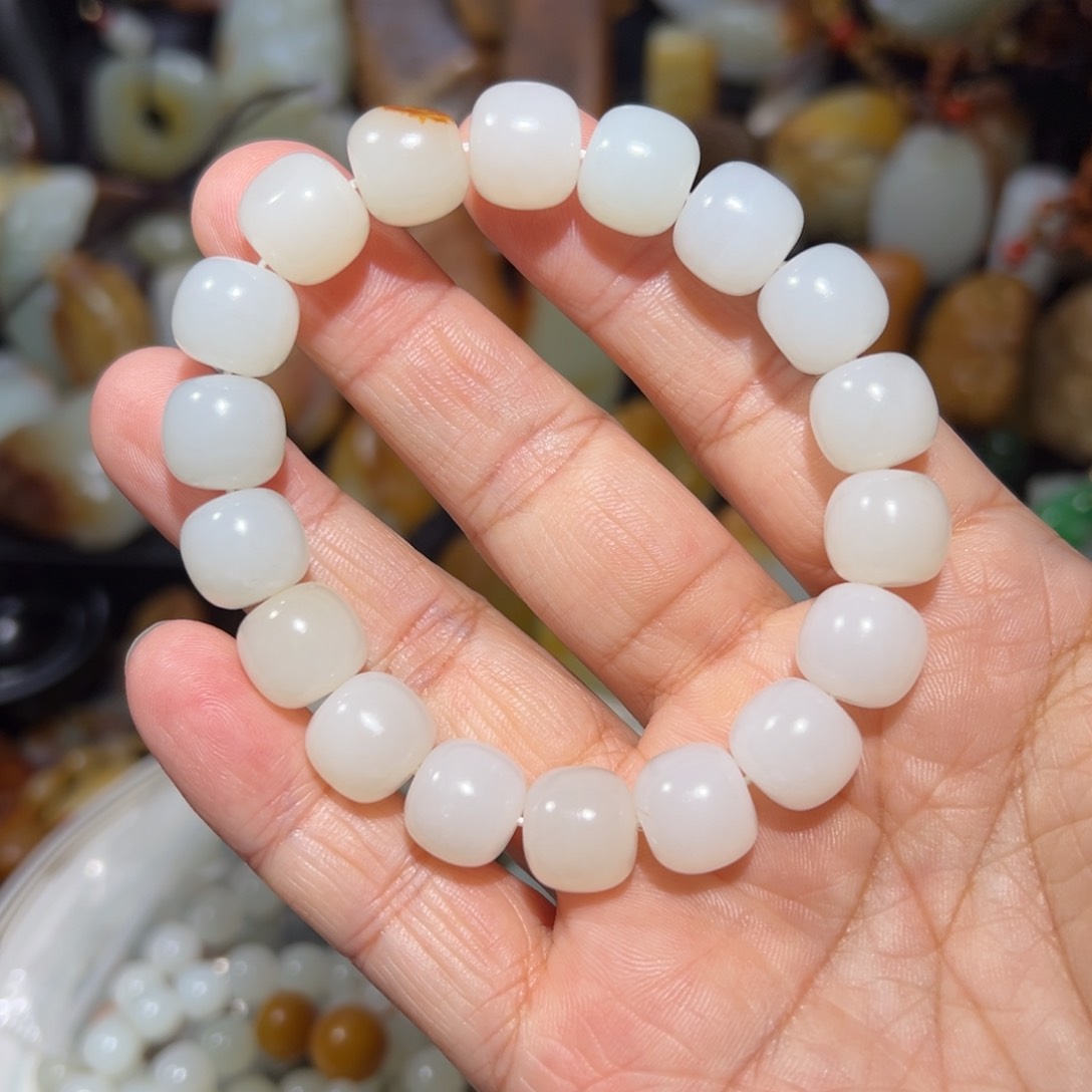 和田玉手串未镶嵌大*狼