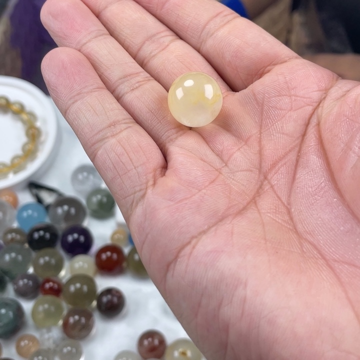 水晶手串未镶嵌在*．