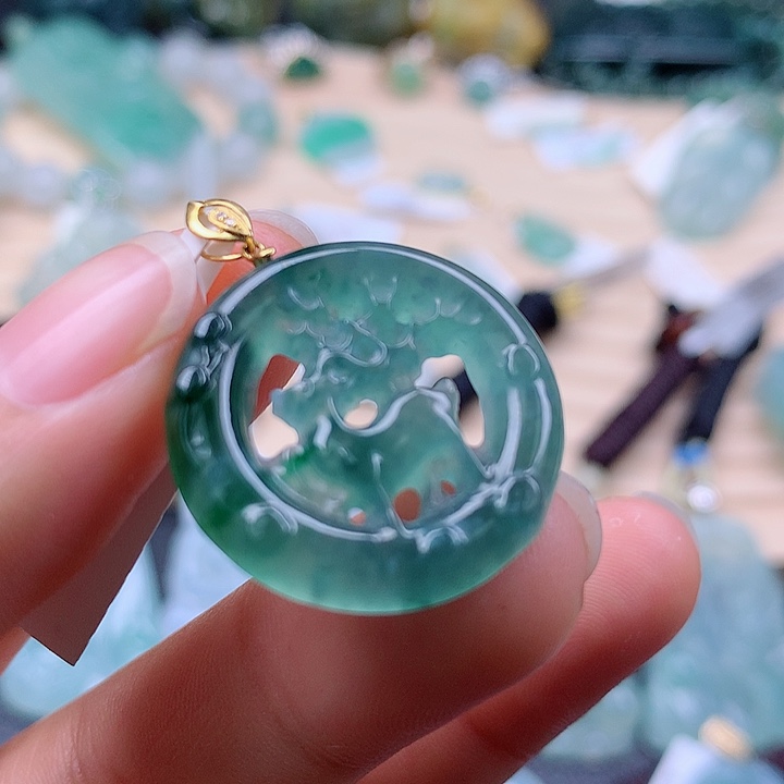 【闪购商品】翡翠颈饰18K金镶嵌翡翠吊坠