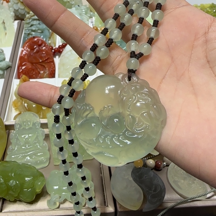 蛇纹石玉吊坠未镶嵌