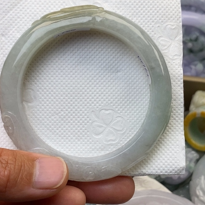 翡翠未镶嵌手镯55.4圈兔子