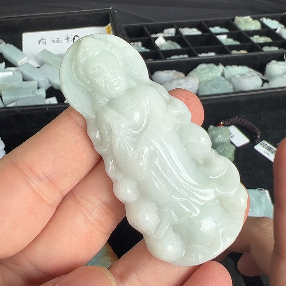 翡翠未镶嵌颈饰观音