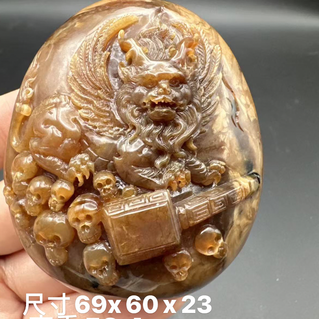 缅甸天然琥珀大师工雕刻蜜蜡白泽吊坠挂件